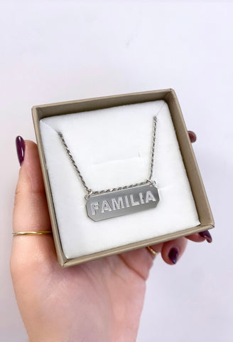 Collana targhetta Familia